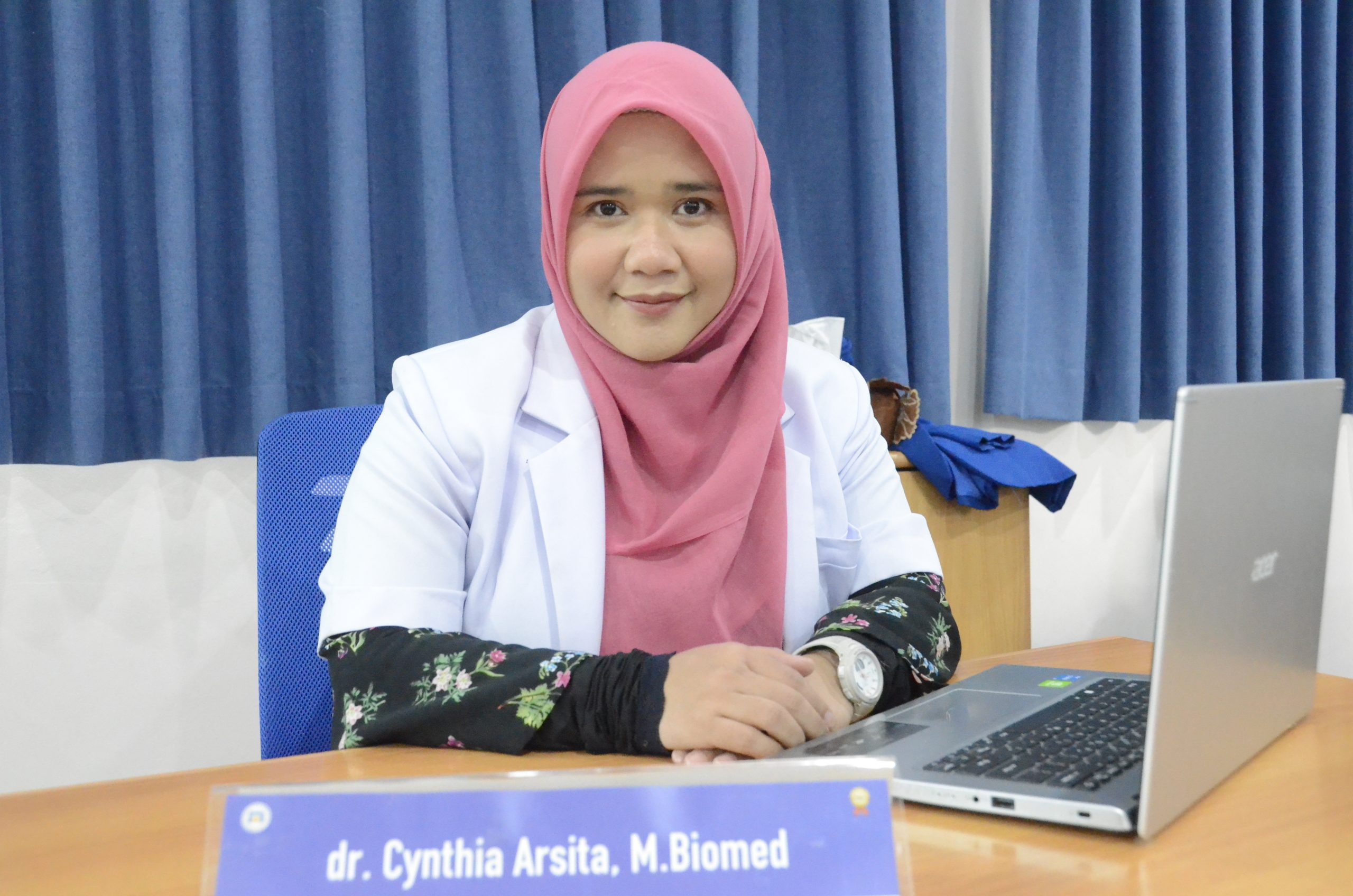 dr. Cynthia Arsita, M.Biomed